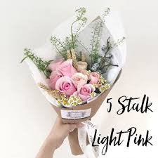 Rose Hand Bouquet 5 stalk